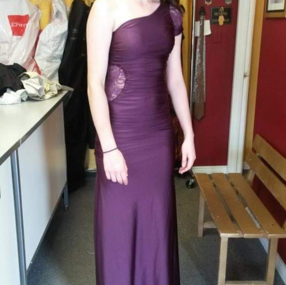 Beautiful Long Ruched Prom Dress - Picture 4 of 6